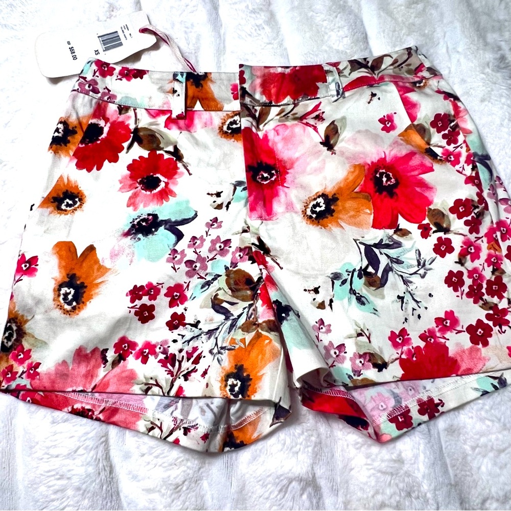 Chelsea and Violet Floral Shorts in XS